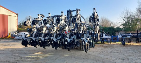 Semoir pour semis simplifié Agrisem Strip-Cat II porté Repliable