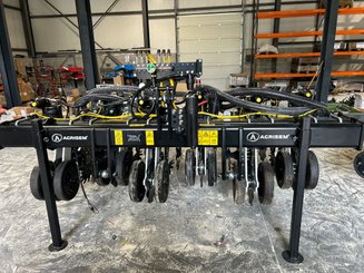 Semoir pour semis simplifié Agrisem Strip-Cat II porté Fixe