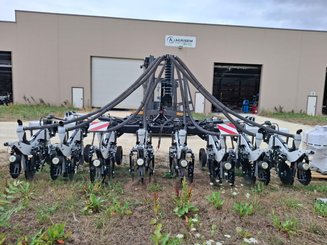 Semoir pour semis simplifié Agrisem Strip-Cat II porté Repliable