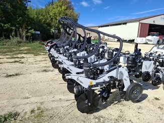 Semoir pour semis simplifié Agrisem Strip-Cat II porté Repliable