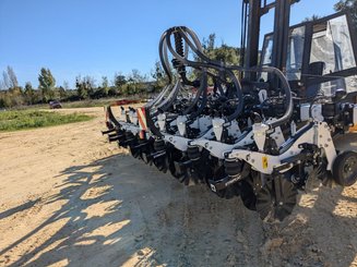 Semoir pour semis simplifié Agrisem Strip-Cat II porté Repliable