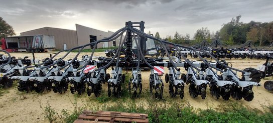 Semoir pour semis simplifié Agrisem Strip-Cat II porté Repliable