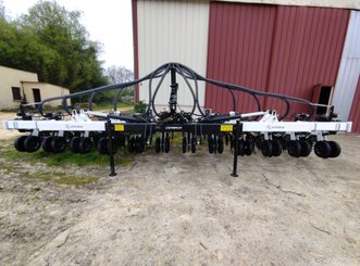 Semoir pour semis simplifié Agrisem Strip-Cat II porté Repliable