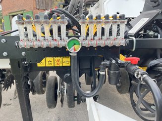 Semoir pour semis simplifié Agrisem Strip-Cat II traîné Repliable