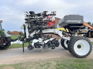 Semoir pour semis simplifié Agrisem Strip-Cat II traîné Repliable