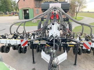 Semoir pour semis simplifié Agrisem Strip-Cat II traîné Repliable