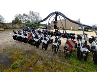 Semoir pour semis simplifié Agrisem Strip-Cat II porté Repliable