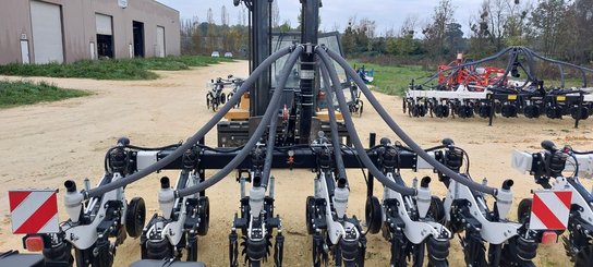 Semoir pour semis simplifié Agrisem Strip-Cat II porté Repliable