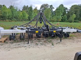 Semoir pour semis simplifié Agrisem Strip-Cat II porté Repliable