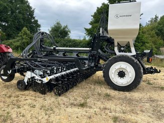 Semoir pour semis simplifié Agrisem Strip-Cat II traîné Repliable