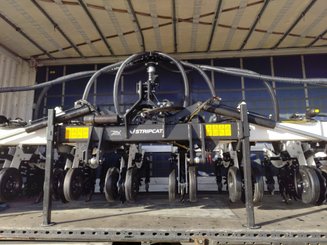 Semoir pour semis simplifié Agrisem Strip-Cat II porté Repliable