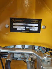 Semoir pour semis simplifié Agrisem Vibrosem porté Repliable