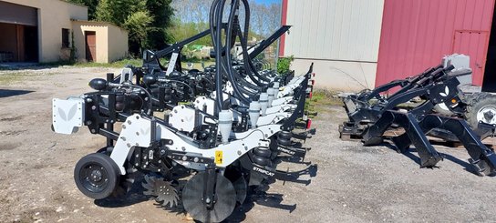 Semoir pour semis simplifié Agrisem Strip-Cat II porté Repliable