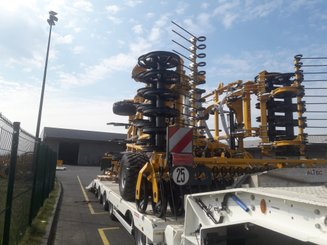 Semoir pour semis simplifié Agrisem Vibrosem traîné Repliable