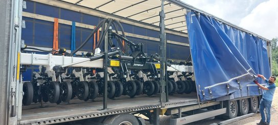 Semoir pour semis simplifié Agrisem Strip-Cat II porté Repliable