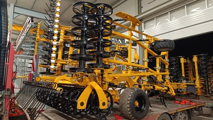 Déchaumeur à dents Agrisem Vibromulch traîné Repliable