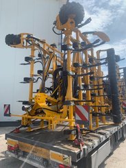 Semoir pour semis simplifié Agrisem Vibrosem porté Repliable