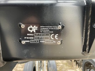 Semoir pour semis simplifié Agrisem Strip-Cat II porté Repliable