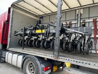 Semoir pour semis simplifié Agrisem Strip-Cat II porté Repliable