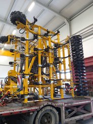 Semoir pour semis simplifié Agrisem Vibrosem porté Repliable