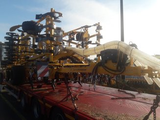 Semoir pour semis simplifié Agrisem Vibrosem traîné Repliable