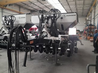 Semoir pour semis simplifié Agrisem mBOSS Rétractable