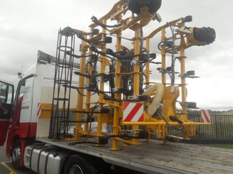 Semoir pour semis simplifié Agrisem Vibrosem porté Repliable