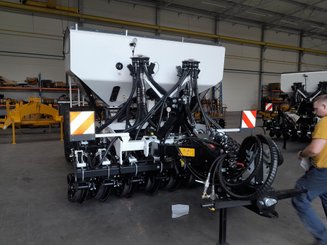 Semoir pour semis simplifié Agrisem mBOSS Rétractable