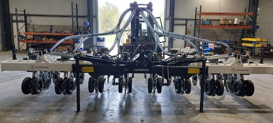 Semoir pour semis simplifié Agrisem Strip-Cat II porté Repliable