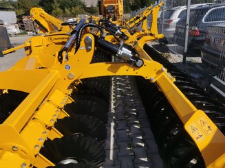 Déchaumeur à disques Agrisem Disc-O-Mulch Série R porté Repliable