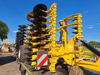 Déchaumeur à disques Agrisem Disc-O-Mulch Gold traîné Repliable