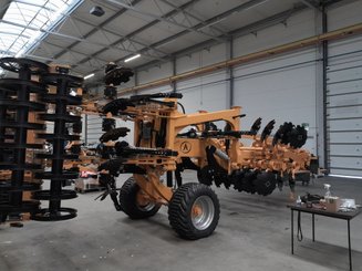 Déchaumeur Agrisem Maximulch Série 5 traîné Repliable