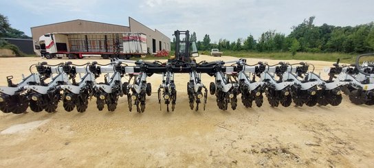 Semoir pour semis simplifié Agrisem Strip-Cat II porté Repliable