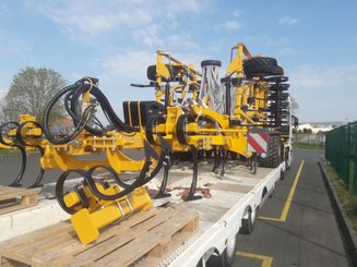 Semoir pour semis simplifié Agrisem Vibrosem traîné Repliable