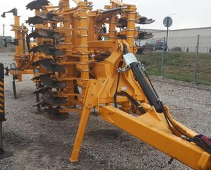 Déchaumeur Agrisem Maximulch Série 6 traîné Repliable