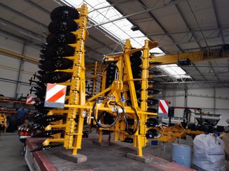 Déchaumeur à disques Agrisem Disc-O-Mulch Série R porté Repliable