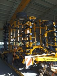 Déchaumeur à dents Agrisem Vibromulch traîné Repliable