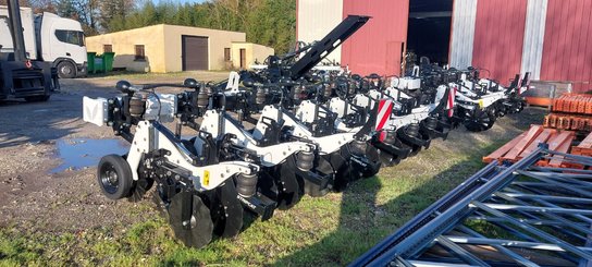 Semoir pour semis simplifié Agrisem Strip-Cat II porté Repliable