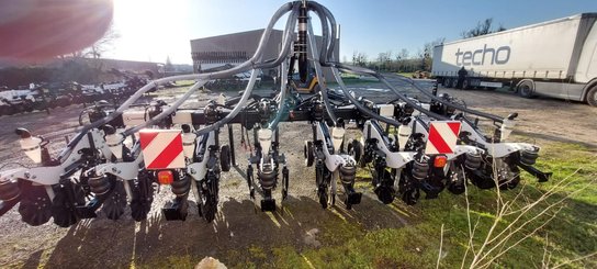 Semoir pour semis simplifié Agrisem Strip-Cat II porté Repliable