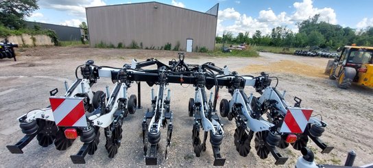 Semoir pour semis simplifié Agrisem Strip-Cat II porté Repliable