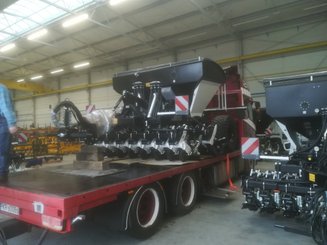 Semoir pour semis simplifié Agrisem mBOSS Rétractable