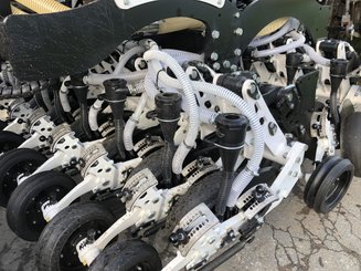 Semoir pour semis simplifié Agrisem mBOSS Rétractable