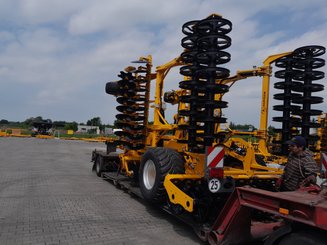 Déchaumeur à disques Agrisem Disc-O-Mulch Série R traîné Repliable