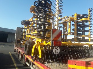 Semoir pour semis simplifié Agrisem Vibrosem traîné Repliable