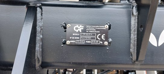 Semoir pour semis simplifié Agrisem Strip-Cat II porté Repliable