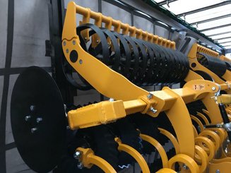 Déchaumeur à disques Agrisem Disc-O-Vigne