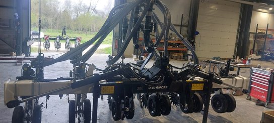 Semoir pour semis simplifié Agrisem Strip-Cat II porté Repliable