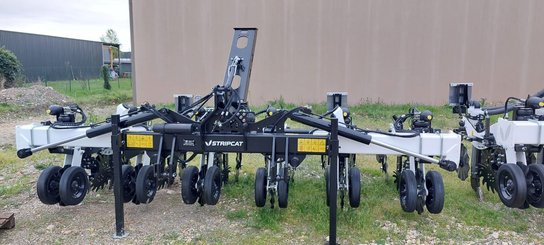 Semoir pour semis simplifié Agrisem Strip-Cat II porté Repliable