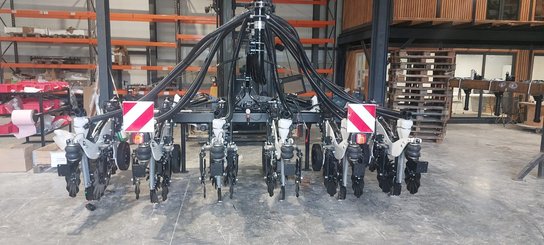 Semoir pour semis simplifié Agrisem Strip-Cat II porté Repliable