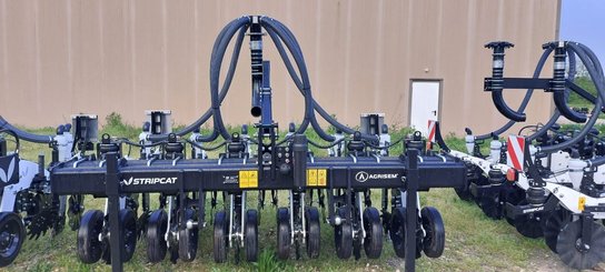Semoir pour semis simplifié Agrisem Strip-Cat II porté Fixe